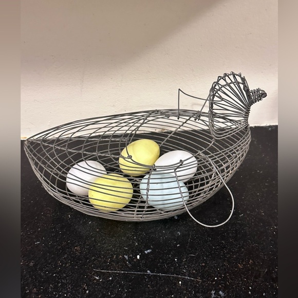 Vintage Wire Basket Chicken/Hen + 5 Plastic Eggs - Picture 4 of 6